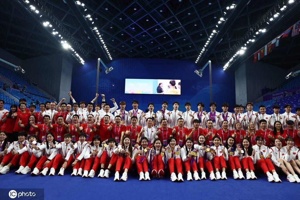 根据上海市人民政府新闻办发布的2024年上海市国际国内体育赛事计划，超级杯将于2月25日放在虹口足球场进行。